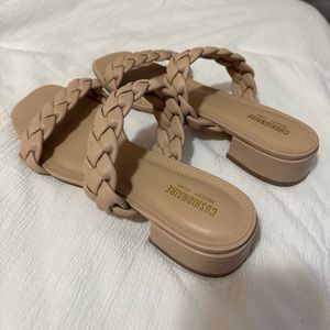 Cushionaire sandals